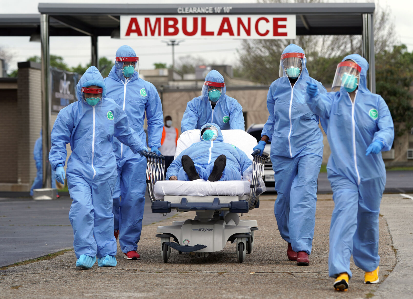 Virus Outbreak Half Million Dead Photo Gallery
